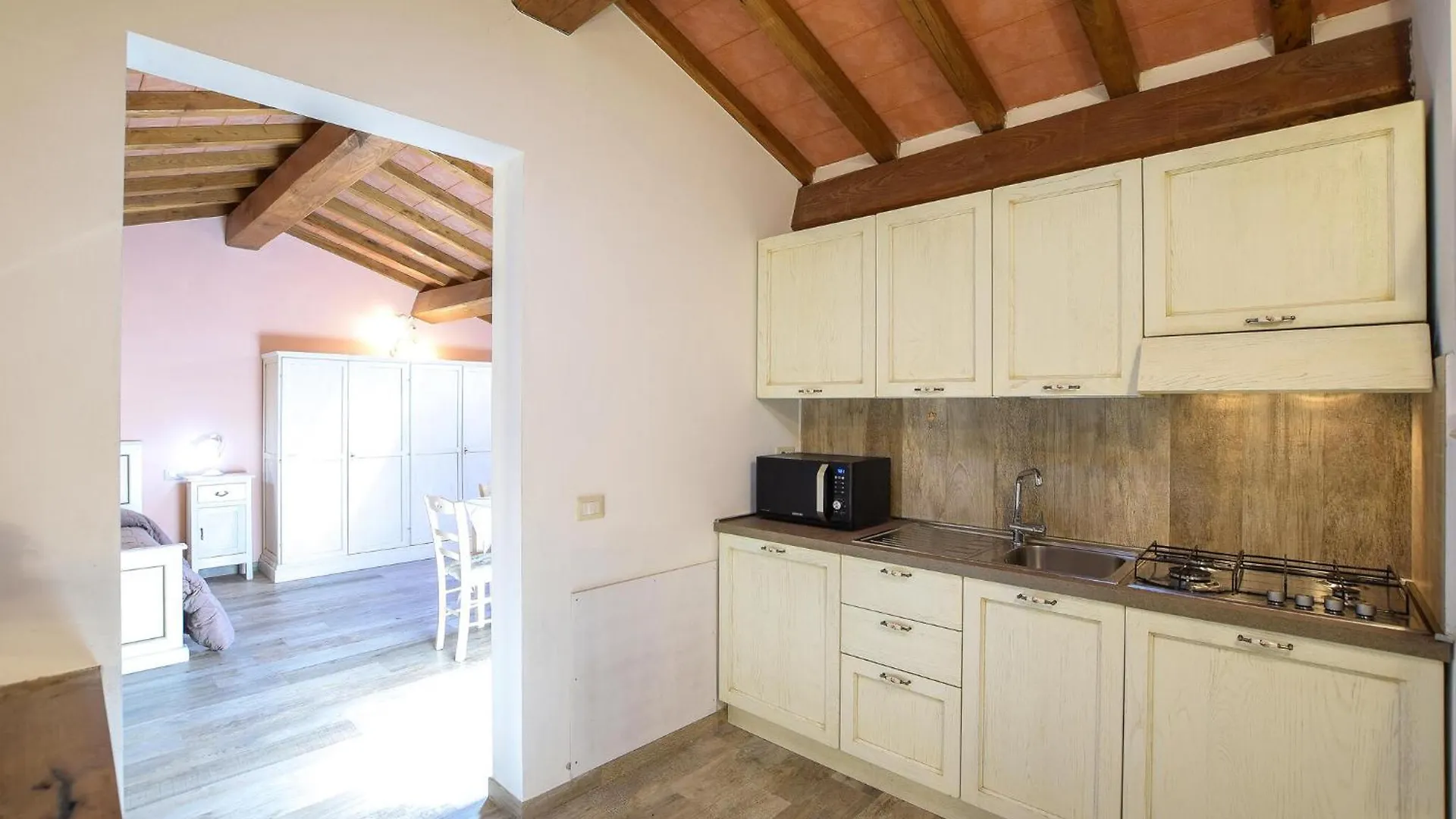 Сasa de vacaciones Amazing Home In Pian Del Ponte With Wi-Fi Serravalle