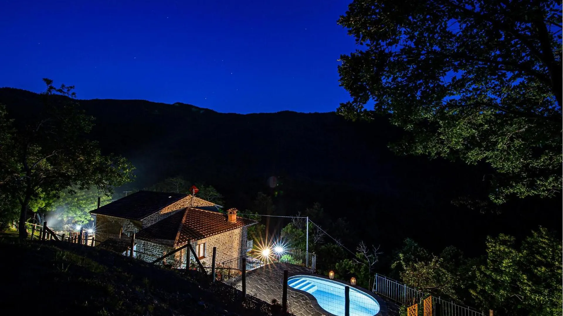 Amazing Home In Pian Del Ponte With Wi-Fi Serravalle  Holiday home